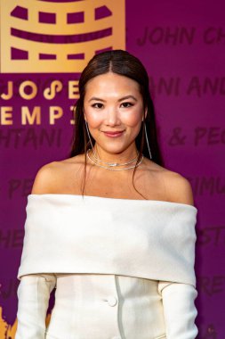 Ally Maki, 11 Aralık 2021 'de Beverly Hilton, Beverly Hills, CA' da 19. Unutulmaz Gala 'ya katıldı.
