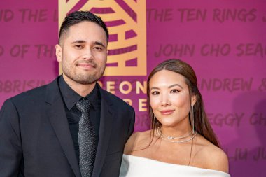 Travis Atreo ve Ally Maki 11 Aralık 2021 'de Beverly Hilton, Beverly Hills' deki 19. Unutulmaz Gala 'ya katıldılar.