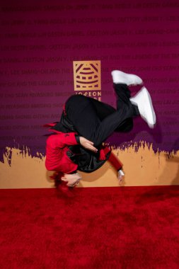 Andy Lee 11 Aralık 2021 'de Beverly Hilton, Beverly Hills, CA' daki 19. Unutulmaz Galaya katılıyor.