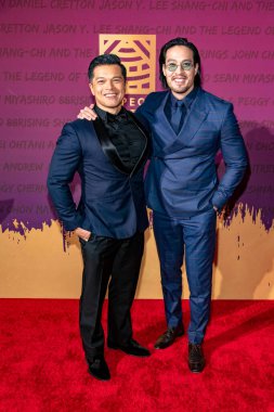 Vincent Rodriguez III, Desmond Chiam 11 Aralık 2021 'de Beverly Hilton, Beverly Hills' deki 19. Unutulmaz Gala 'ya katıldı.