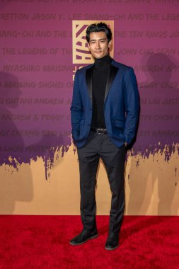 Alex Landi 11 Aralık 2021 'de Beverly Hilton, Beverly Hills, CA' daki 19. Unutulmaz Gala 'ya katılıyor.