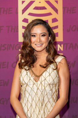 Ashley Park, 11 Aralık 2021 'de Beverly Hilton, Beverly Hills, CA' daki 19. Unutulmaz Gala 'ya katıldı.