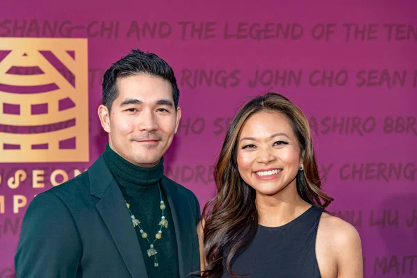 Adele Lim, Ken Kirby 11 Aralık 2021 'de Beverly Hilton, Beverly Hills' deki 19. Unutulmaz Gala 'ya katıldı.