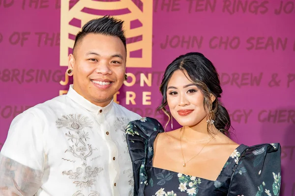 AJ Rafael ve Alyssa Navarro 11 Aralık 2021 'de Beverly Hilton, Beverly Hills, CA' daki 19. Unutulmaz Gala 'ya katıldılar.