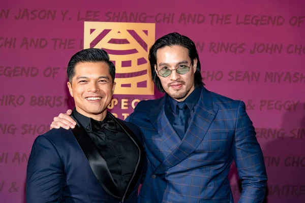 Vincent Rodriguez III, Desmond Chiam 11 Aralık 2021 'de Beverly Hilton, Beverly Hills' deki 19. Unutulmaz Gala 'ya katıldı.