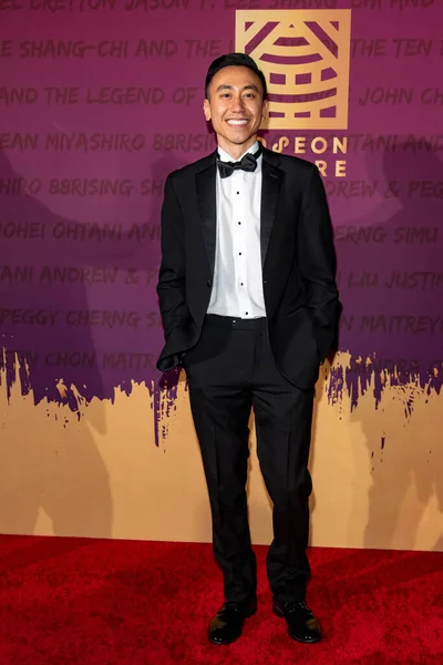 Steven Ho 11 Aralık 2021 'de Beverly Hilton, Beverly Hills, CA' daki 19. Unutulmaz Gala 'ya katıldı.