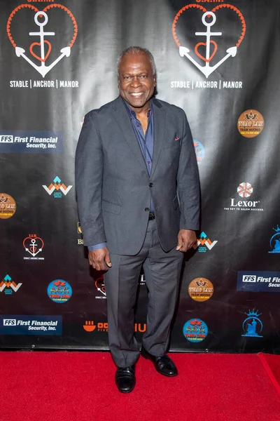 Kim Estes, S.A.M. tarafından sunulan 