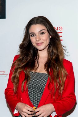 Taya Miller, 13 Ocak 2022 'de DGA Tiyatrosu' ndaki Pinnacle Peak Filmlerinin 