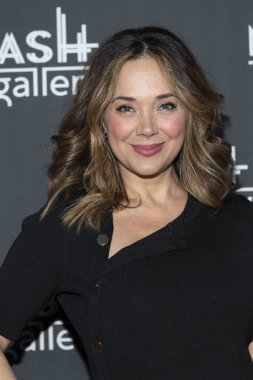 Serah Hennessy, 17 Şubat 2022 'de Hollywood Otel W GOGO II Sanat Sergisi' ni sunar.