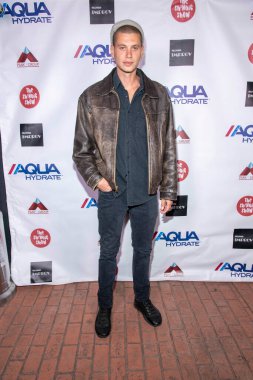 Francesco Cuthe Aquahydrate, 20 Şubat 2022 'de Hollywood Improv' da Shindig Show 'u sunar.