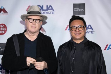 Darrell Hammond ve Jimmy Shin 20 Şubat 2022 'de Hollywood Improv' daki Aquahydrate Shindig Show 'a katıldı.