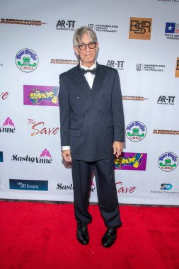 Eric Roberts 25 Mart 2022 tarihinde Universal Hilton, Universal City 'de Suzanne DeLaurentiis Prodüksiyon Onurlu Gaziler' e katıldı ve 94. Oscar 'ını kutladı.