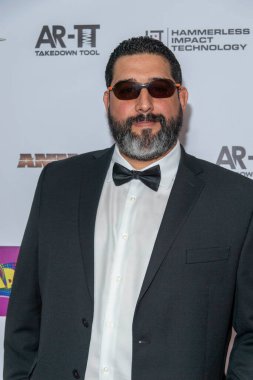 Robert Espericueta Suzanne DeLaurentiis Prodüksiyon Onurlu Gaziler 'e katılıyor ve Universal Hilton, Universal City' de 25 Mart 2022 'de 94. Oscar' ını kutluyor.