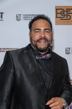 Mike Rae Anderson 25 Mart 2022 tarihinde Universal Hilton, Universal City, CA 'da Suzanne DeLaurentiis Prodüksiyon Onurlu Gaziler' e katıldı ve 94. Oscar 'ını kutladı.