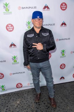 Keida Mascaro, 27 Mart 2022 'de Hollywood' daki Komedi Dükkanı 'nda Komedyenler ve Gelişim Karşıtlığı İnsani Çatışmaları Sunar