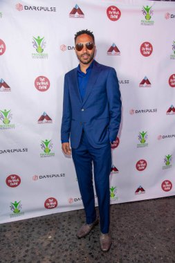 Dana Che, 27 Mart 2022 'de Hollywood' daki Komedi Dükkanı 'nda Komedyenler ve Gelişim Karşıtlığı İnsani Çatışmaları Sunar.