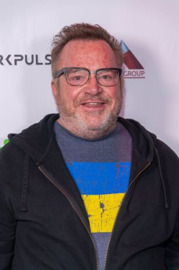 Tom Arnold, Komedi Dükkanı, Hollywood, CA 'da 27 Mart 2022' de Komedyenler ve Gelişim Karşıtlığı İnsani Çatışmaları Sunar