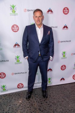 Dennis O 'Leary, 27 Mart 2022' de Hollywood 'daki Komedi Dükkanı' nda Komedyenler ve Gelişim Karşıtlığı İnsani Çatışmaları Sunar.