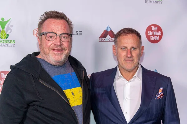 Tom Arnold ve Dennis O 'Leary, 27 Mart 2022' de Hollywood 'daki The Comedy Store' da Karanlık Darbe Komedyenleri ve İnsani İlerleme Karşıtlığını Sunar.