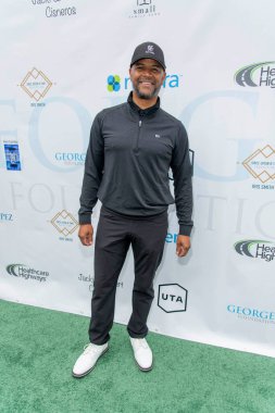 Dondre Whitfield, 2 Mayıs 2022 'de Lakeside Country Club, Toluca Lake, CA' da düzenlenen 15. Geleneksel Ünlü Golf Turnuvasına katılıyor.