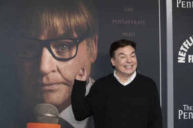 Mike Myers, 4 Mayıs 2022 'de Liaison Restaurant, Los Angeles' ta düzenlenen Netflix serisi The PENTAVERATE için Los Angeles After Party 'ye katılır.