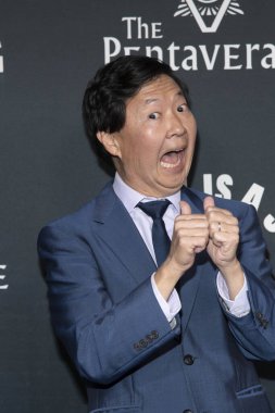 Ken Jeong, 4 Mayıs 2022 'de Liaison Restaurant, Los Angeles' ta düzenlenen Netflix serisi The PENTAVERATE için Los Angeles After Party 'ye katılır.