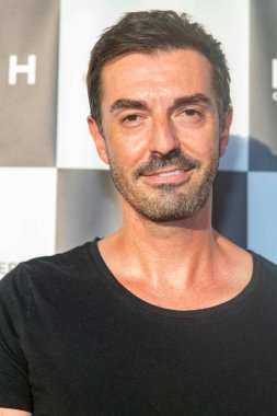 Todd Savvas, 14 Mayıs 2022 'de Los Angeles, Kaliforniya' daki Mash Galerisi 'nin büyük açılışına katılıyor.