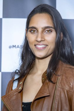 Diya Patel, 14 Mayıs 2022 'de Los Angeles' taki Mash Galerisi 'nin Büyük Açılışı' na katıldı.