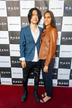 Brian Metcalf, Diya Patel 14 Mayıs 2022 'de Los Angeles' taki Mash Galerisi 'nin büyük açılışına katıldı.