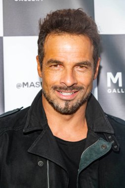 Yves Bright, 14 Mayıs 2022 'de Los Angeles' taki Mash Galerisi 'nin büyük açılışına katıldı.