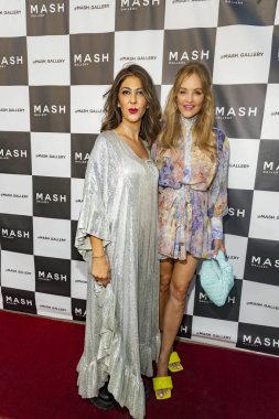 Haleh Mashian, Verina Marcel 14 Mayıs 2022 'de Los Angeles' taki Mash Galerisi 'nin Büyük Açılışı' na katıldı.