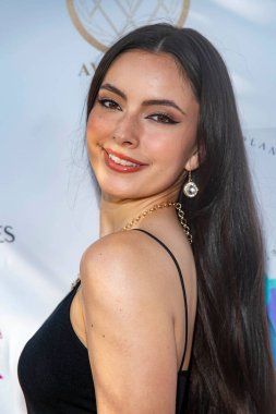 Paris Bravo, 21 Mayıs 2022 'de Marwah Estate, Malibu' da düzenlenen Adalet Forumu Zirvesi serisi ve Ecovvear Moda Gösterisi 'ne katıldı.