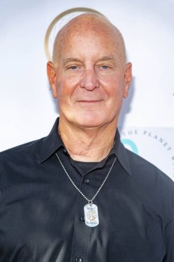 Steve Cederquist 21 Mayıs 2022 'de Marwah Estate, Malibu' da düzenlenen Adalet Forumu Zirvesi serisi ve Ecovvear Moda Gösterisi 'ne katılır.