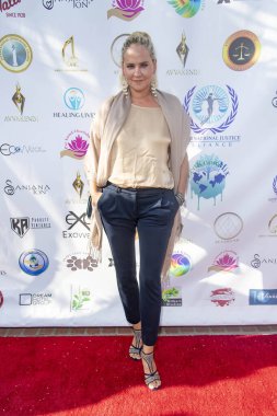 Tiana Pongs, 21 Mayıs 2022 tarihinde Marwah Estate, Malibu 'da düzenlenen Adalet Forumu Zirvesi serisi ve Ecovvear Moda Gösterisi' ne katıldı.