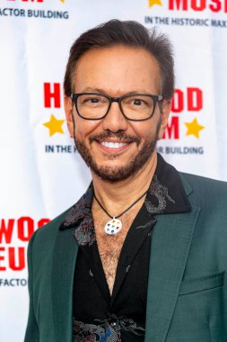 Glenn Scarpelli 9 Haziran 2022 'de Hollywood Müzesi' ndeki Hollywood sergisinde LGBTQ + 'nın portreleri ve algısına katıldı.