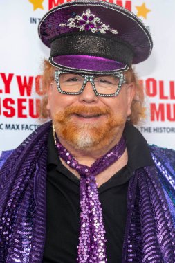 Geoffrey Mark 9 Haziran 2022 'de Hollywood Müzesi' ndeki Hollywood sergisinde LGBTQ + 'nın portreleri ve algısına katılır.