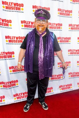 Geoffrey Mark 9 Haziran 2022 'de Hollywood Müzesi' ndeki Hollywood sergisinde LGBTQ + 'nın portreleri ve algısına katılır.