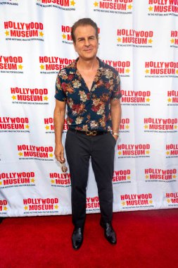 Vincent De Paul 9 Haziran 2022 'de Hollywood Müzesi' ndeki Hollywood sergisinde LGBTQ + 'nın portreleri ve algısına katılır.