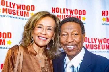 Marilyn McCoo, Billy Davis Jr., Real to Reel 'e katıldı: Hollywood Müzesi' ndeki Hollywood Sergisi 'nde 9 Haziran 2022' de LGBTQ + 'nın portreleri ve algıları