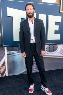 Ebon Moss-Bachrach 20 Haziran 2022 'de Goya Stüdyoları, Hollywood, CA' da FX 'in 