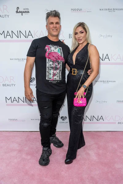 Attends Manna Kadar Celebrity Pink Carpet Celebrating Bazaar Cover Release — Stockfoto