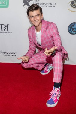 Alexander James Rodriguez, 11 Eylül 2022 'de Burbank, Burbank' ta 14. Burbank Film Festivali - Kapanış Gecesine katıldı.