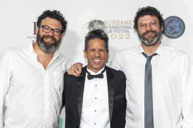 Jamie ve Jason Neese, Kurt Patino 11 Eylül 2022 'de Marriott Burbank, Burbank, CA' da 14. Yıllık Burbank Film Festivali Kapanış Gecesi 'ne katıldı.