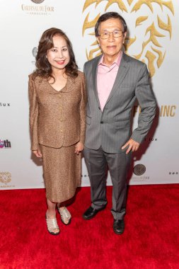 KimTuyen Nguyen, Lynhthy Nguyen, 14 Eylül 2022 'de Peppermint Club, W. Hollywood, CA' da Anthony Bless Video klibine katılır.