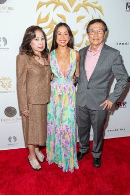 KimTuyen Nguyen, Lynhthy Nguyen, 14 Eylül 2022 'de Peppermint Club, W. Hollywood, CA' da Anthony Bless Video klibine katılır.