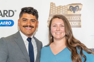 Adrian De La Rosa ve eşi Annie 17 Eylül 2022 'de Cinelounge, Hollywood, CA' da 