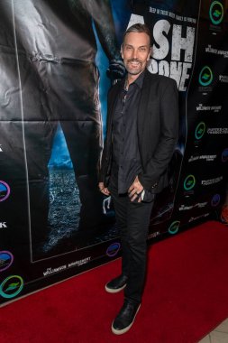 Yan Birch 28 Eylül 2022 'de Laemmle Town Center 5, Encino, CA' da 