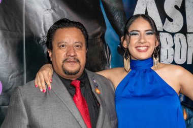 Saul Meja ve Sarah Garcia 28 Eylül 2022 'de Laemmle Town Center 5, Encino, CA' da 