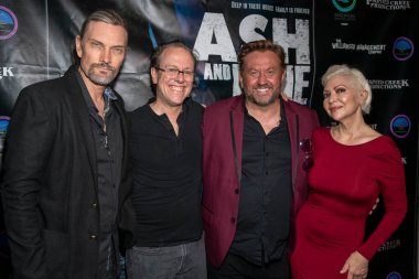 Yan Birch, Sean Whalen, Harley Wallen, Debra Lamb 28 Eylül 2022 'de Laemmle Town Center 5, Encino, CA' da 