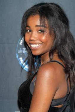 Sabrina Lassegue, Matthew Sieverin 'in 21. Doğum günü partisine 30 Eylül 2022' de Beverly Hills, CA 'da katılıyor.